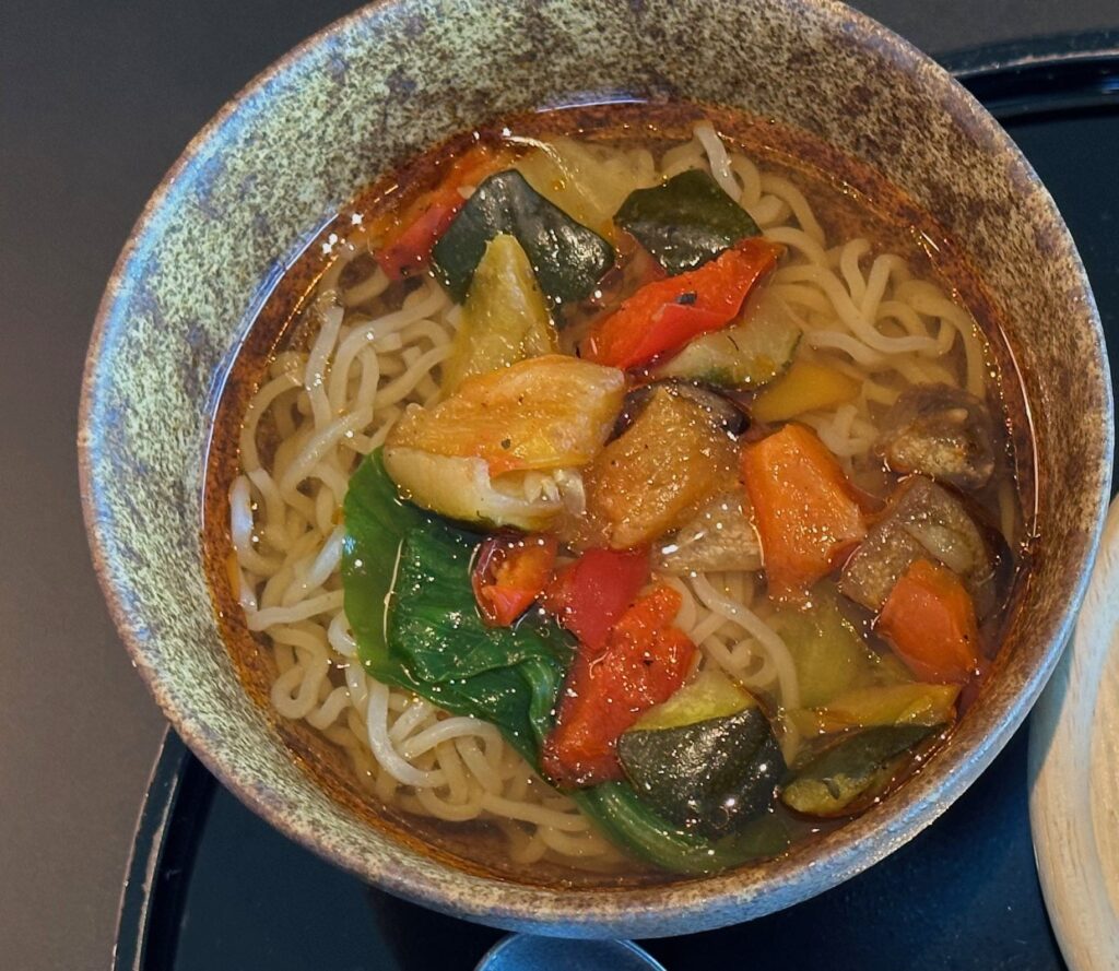 酸辣湯麺
野菜たっぷりでおいしです！